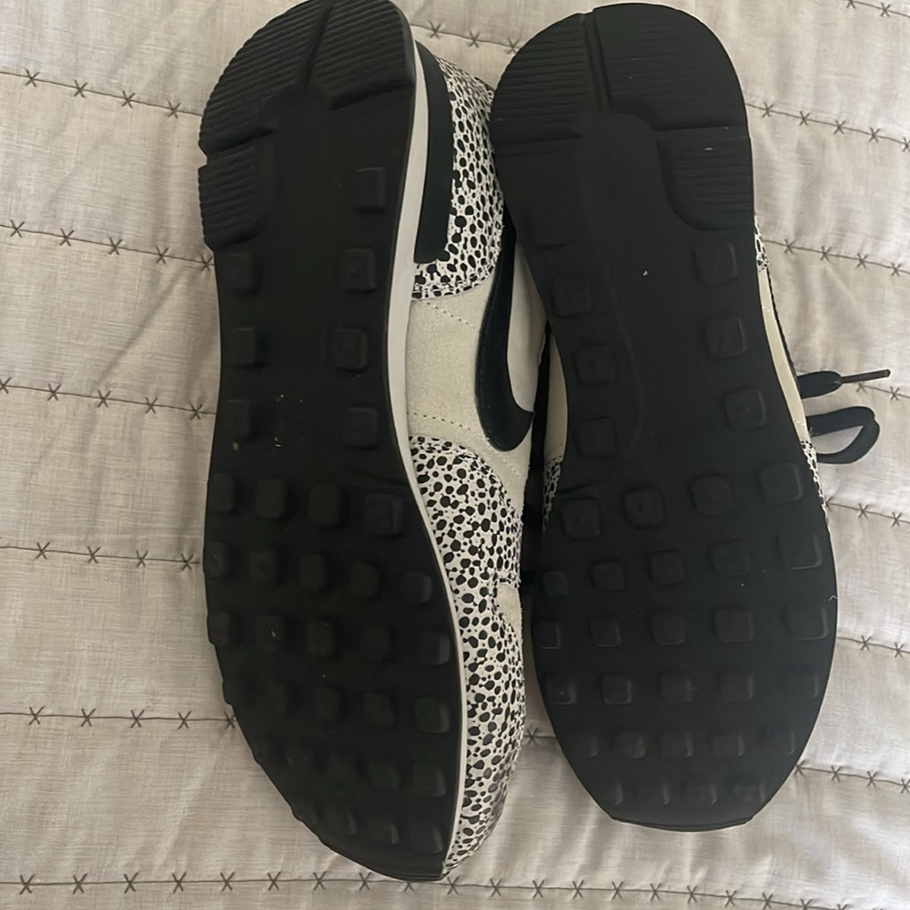 Nike animal print Internationalist Sneakers size 8 Women - Picture 5 of 8